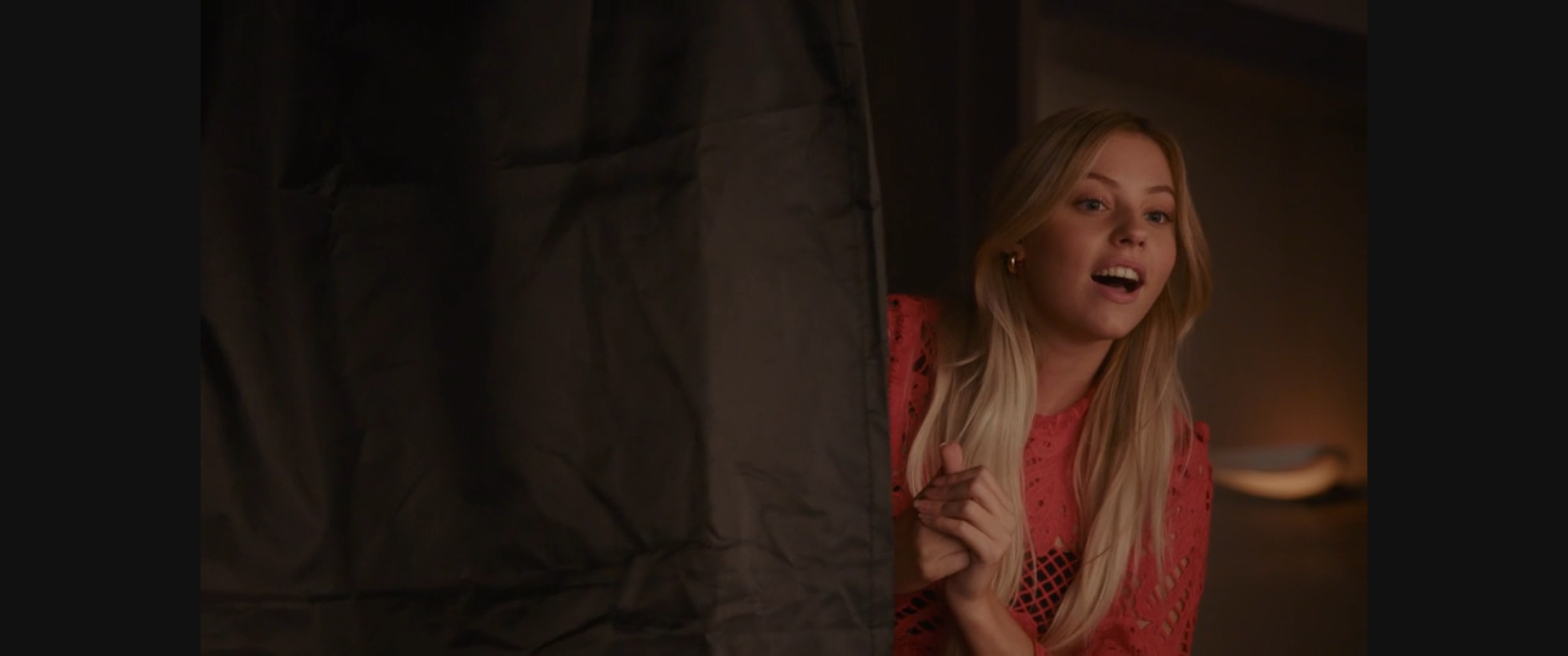 Nola mocht haar opa's trouwpak al even zien